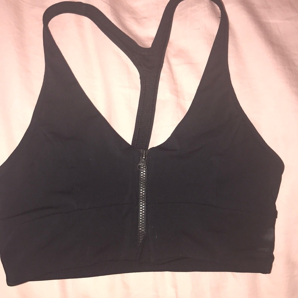 Black Lululemon sports bra